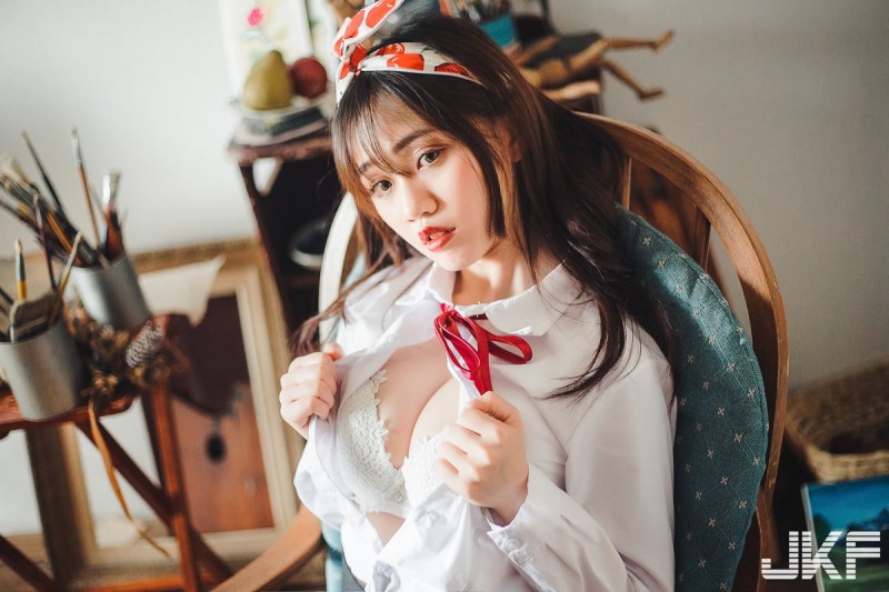 養眼妹子放學後的私密時光，解開制服「爆奶挑逗」好誘惑！