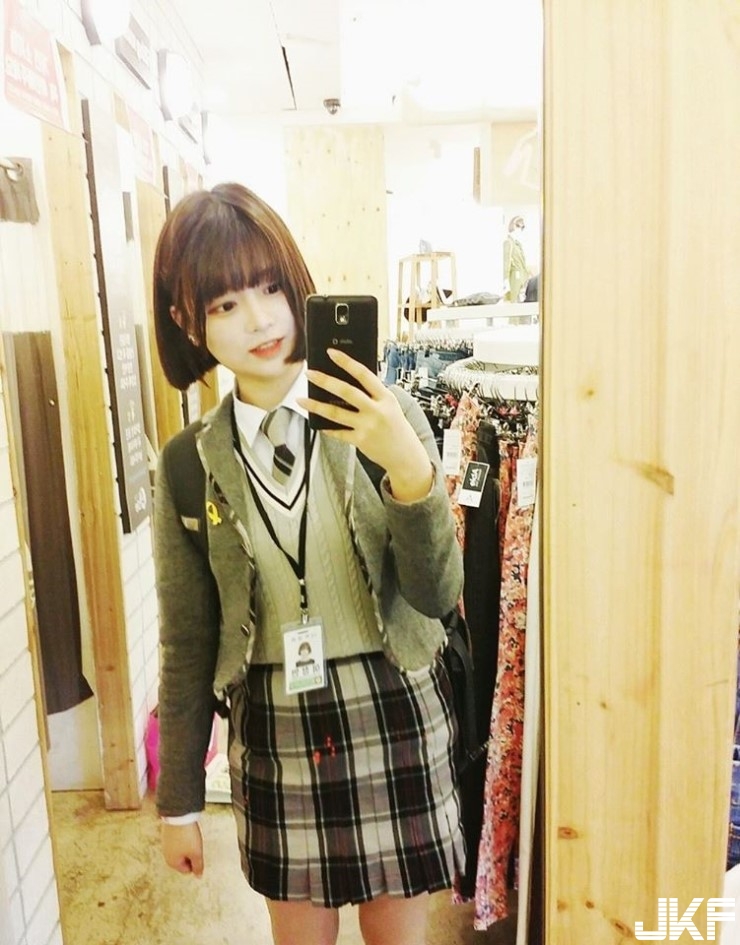 【博狗扑克】小清新９４讚！清純「短髮高中妹」制服魅力無法擋，讓人小鹿亂撞像回到初戀～