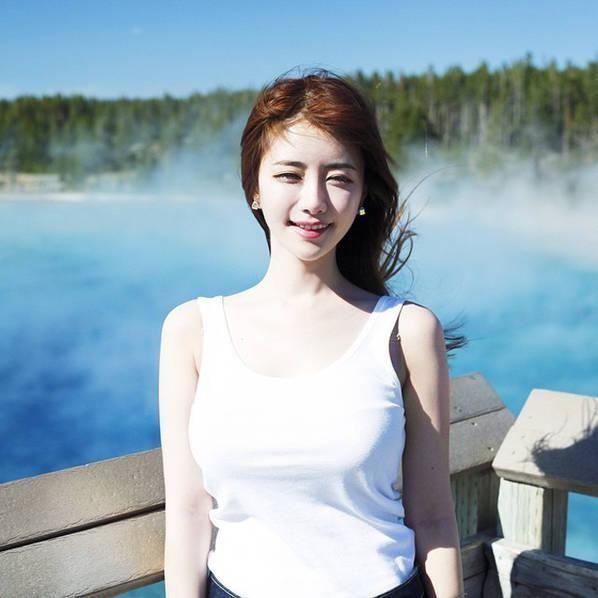 【博狗扑克】乳不巨何以聚人心？南韓J奶網路主播「大到不科學」　私下竟然是風騷人妻