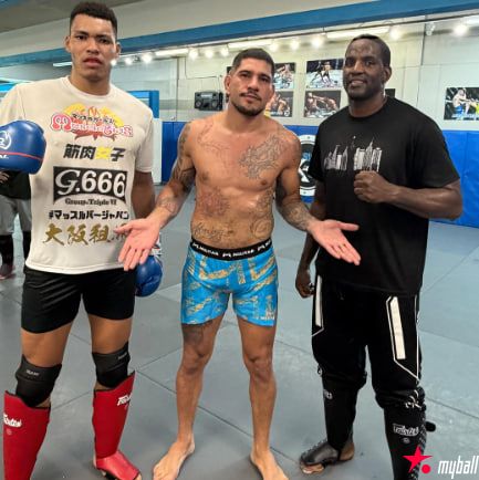 大发体育-亚历克斯在重量级比赛中击败乔恩,大发助力你的致富之路! 大发体育-亚历克斯在重量级比赛中击败乔恩,大发助力你的致富之路!