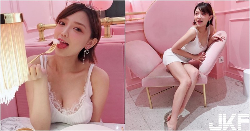 【博狗扑克】「粉紅大奶」桌上擺！短髮巨奶妹吃甜點自備「草莓大福」，超大份量光看就飽！