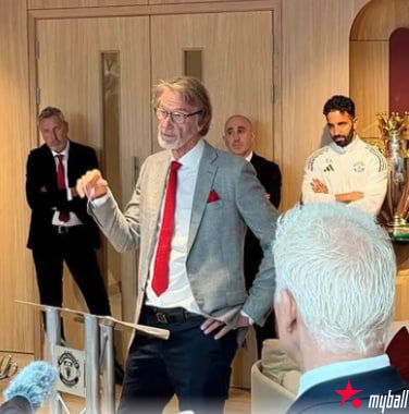 迈博体育 曼联冬窗欲等压哨签中场