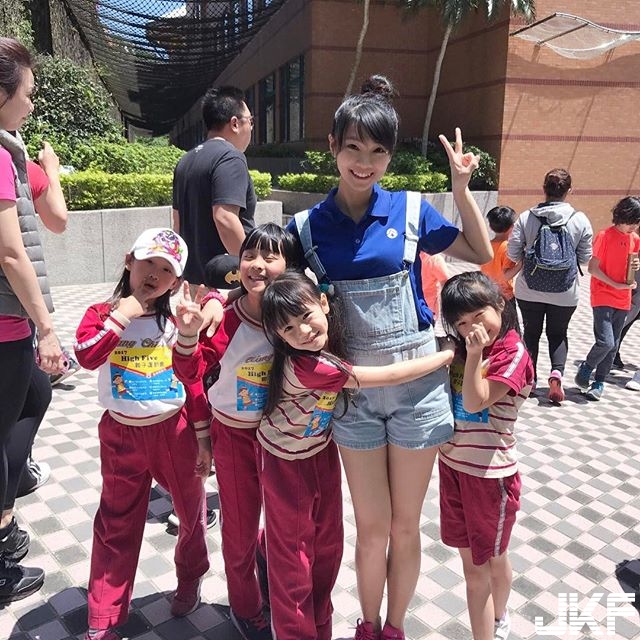【博狗扑克】我都想報名幼稚園了！神等級「康橋幼稚園」老師Sindy林韻琳，可愛虎牙、水汪大眼又親切