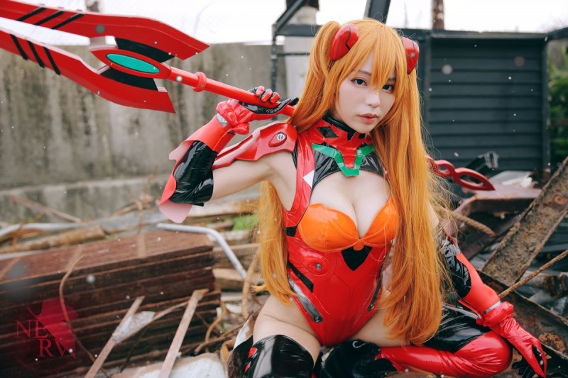 【博狗扑克】最辣美乳戰士「明日香」誘惑登場，超低胸戰鬥服直接消滅使徒！