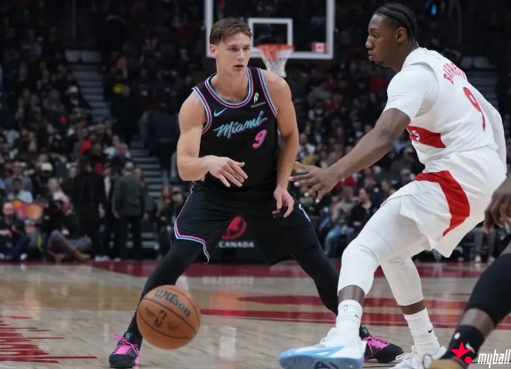 迈博体育 热火惨败猛龙:维金斯24分难救主 巴恩斯全面爆发 迈博体育 热火惨败猛龙:维金斯24分难救主 巴恩斯全面爆发