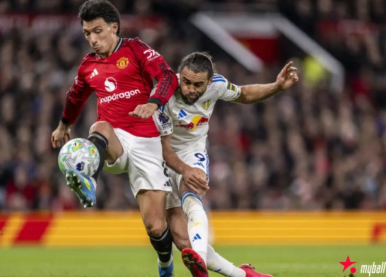 英超-十人曼联遭争议判罚1-2利兹联，利马拉拽头发直红离场，大发体育助力你的致富之路！