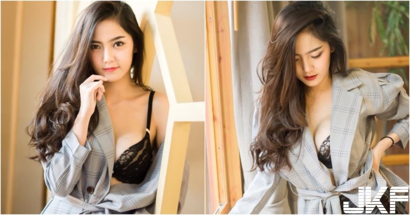 【博狗扑克】「氣質甜美奶妹」好豪放！大衣下沒穿只剩性感內衣！火辣身材藏不住啊！