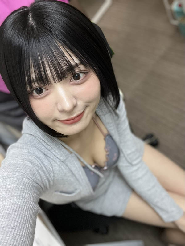 【博狗扑克】虹村优美(XVSR-876) 让人感到兴奋的美腿黑丝OL，在办公室里超激烈服务…