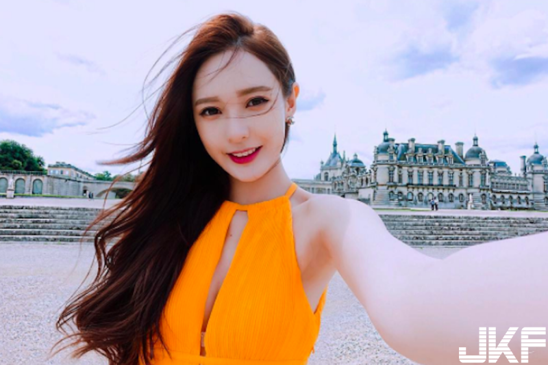 【博狗扑克】「童顏爆乳妹」撞臉Angelababy，臉書解放美乳照「深溝實在太火辣」！