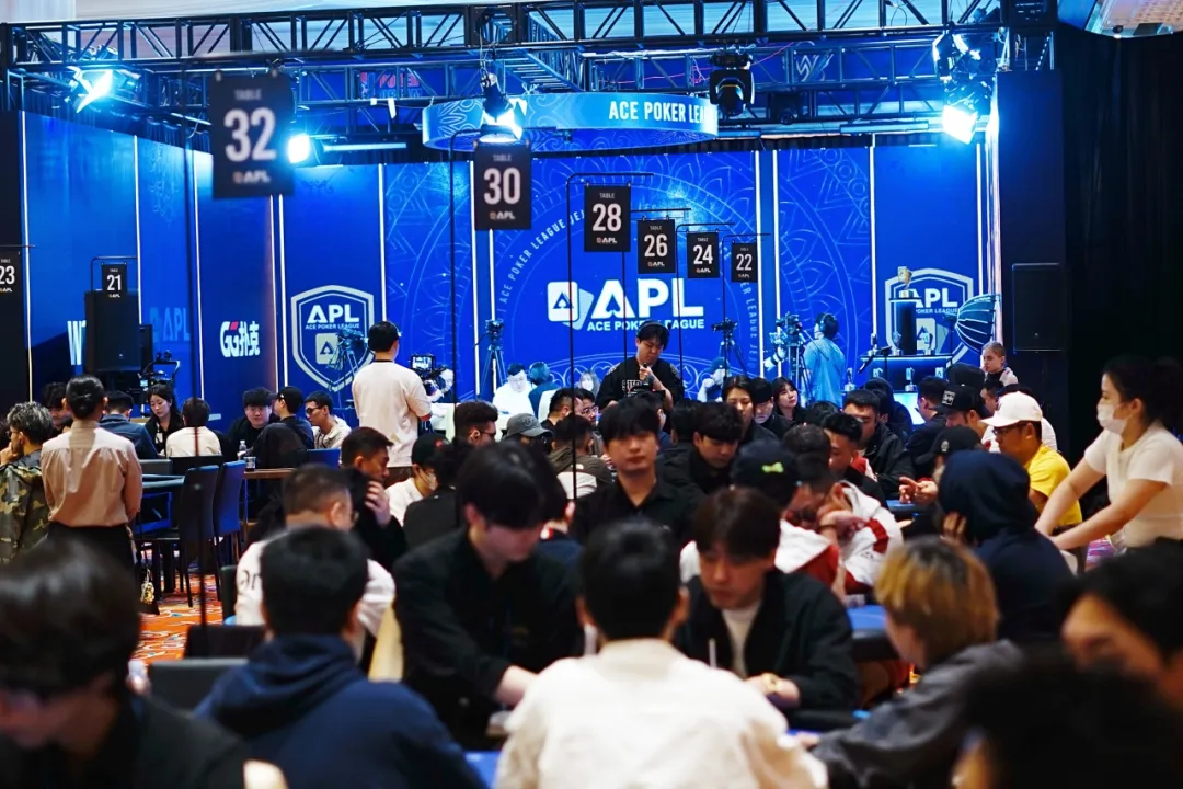 【EV扑克】APL济州岛｜奖池狂飙破保！主赛C/D组合共260人次参赛39人晋级，李欢/Zhang Xugang分别登顶小组CL！明日主赛“末班车”等你抄底！