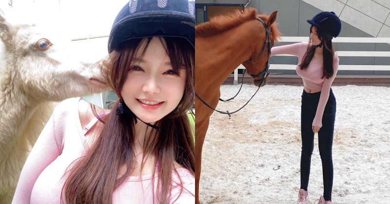 【博狗扑克】甜美正妹「緊身爆乳」騎馬去！超逆天的「童顏巨乳」連小動物都忍不住親上去！